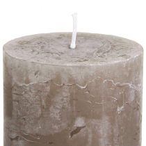 Artikel Effen bruine stompkaarsen 60×80 mm, set van 4. Rustieke decoratieve kaarsen voor een gezellige sfeer.