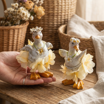Artikel Decoratief eendje in een bloemenjurk, lente, gedetailleerd zomerdecoratieaccessoire, 11 cm, 2 stuks