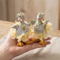 Artikel Decoratief eendje in een bloemenjurk, lente, gedetailleerd zomerdecoratieaccessoire, 11 cm, 2 stuks