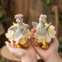 Artikel Decoratief eendje in een bloemenjurk, lente, gedetailleerd zomerdecoratieaccessoire, 11 cm, 2 stuks