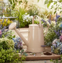 Artikel Decoratieve metalen gieter, zandkleurig vintage design, voor planten en gedroogde bloemen, 50 × 22,5 × 39 cm