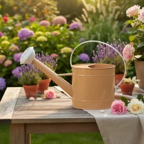 Artikel Decoratieve metalen gieter, vintage look, lichtbruin, 52,5 cm - plantenbak voor tafeldecoratie en zomerdecoratie