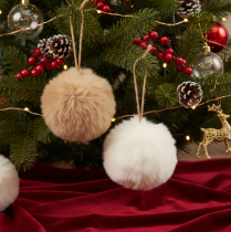Artikel Decoratieve pompon om op te hangen, pluizige bal van imitatiebont, 7 cm, 6 stuks