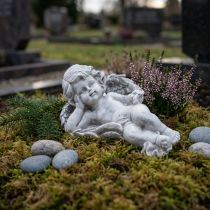Artikel Engel liggend sierfiguur grafdecoratie grijs polyresin 22cm