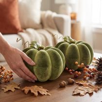 Artikel Pompoendecoratie met fluweelachtige afwerking, 20 cm, groene pompoen, fluweellook, 2 stuks
