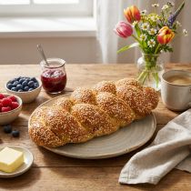 Artikel Decoratief gevlochten gistbrood met sesamzaadjes, bedrieglijk realistische voedselreplica voor etalage- en displaydecoratie, 30 cm