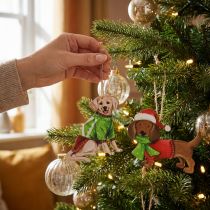 Artikel Kerstversiering met hond, decoratieve hangversiering, hond met sjaal en muts, 12 cm, 2 stuks