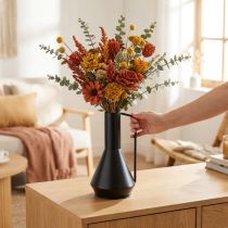 Artikel Decoratieve metalen vaas in zwart, uitgevoerd als sierkan, stijlvolle blikvanger, 19,5 cm x 38,5 cm, voor droog- en kunstbloemen