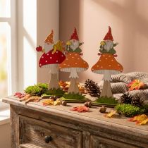 Artikel Vliegenzwam voor herfst, houtdecoratie, kabouter op paddenstoel oranje / rood H21 / 19.5cm 4st