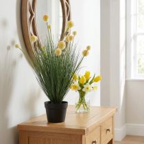 Artikel Gras met bloemen in een pot kunstmatig geel 70cm