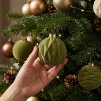 Artikel Kerstbal, fluweelachtig, groen, getextureerde mix, 8 cm, 12 stuks. Kerstbal, gevlokt mosgroen, plastic kerstballen, gevlokt mosgroen. Katoenen koordjes bij elke kerstbal.