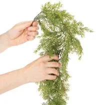 Artikel Decoratie van een slinger van dennentakken voor tafel en raam, 115 cm