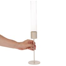 Artikel Kandelaar met glazen cilinder op metalen voet, 50 cm.