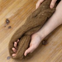 Artikel Wollen koord, decoratieve wol, bruin, 2 m. Wollen koord, viltwol voor knutselwerk en bloemschikken.