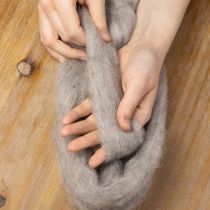 Artikel Decoratief wollen koord, grijs-natuurlijk, viltwol, 2 meter, voor knutselwerk en bloemschikken.