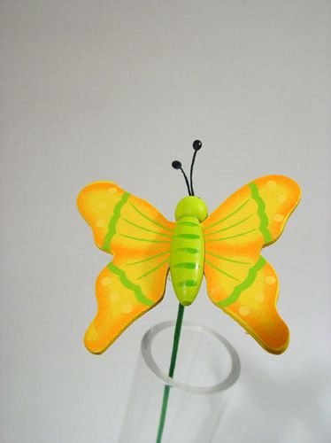 Floristik24 Vlinder op pluk groen/geel hout 7cm (24 stuks)