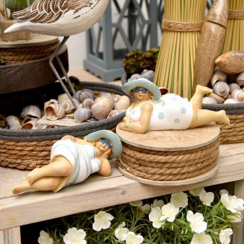 Artikel Dames op het strand, badende schoonheden, zeedecoratie blauw/wit H7/8cm L17cm set van 2