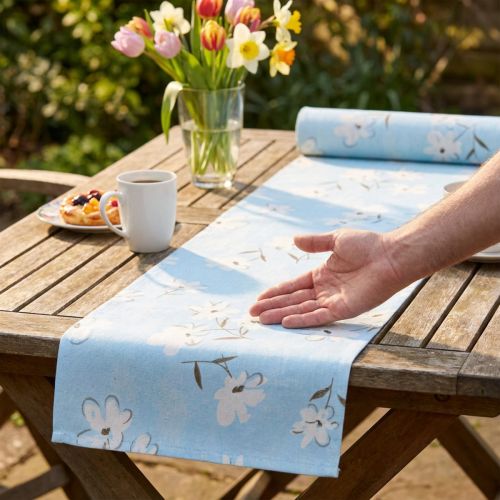 Decoratieve stof bloemen blauw 30cm x 3m | Floristik24.nl