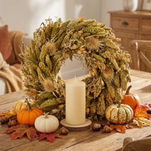 Decoratieve gedroogde krans met kaardenbollen en gierst in geel-olijfgroen, natuurlijke landelijke stijl, Ø28cm, veelzijdige wand- en tafeldecoratie | Floristik24.nl
