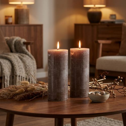 Grote bruine pilaarkaarsen, effen kleur rookbruin, rustiek design, 100 uur brandduur, elegante decoratie, set van 2, 85x200mm | Floristik24.nl