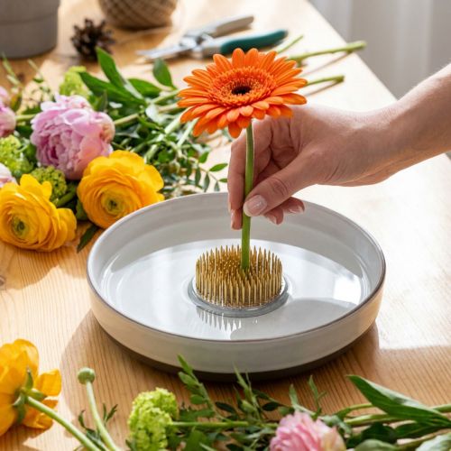 Creatieve hulp bij het maken van bloemstukken met messing pinnen voor Ikebana en bloemstukken | Floristik24.nl