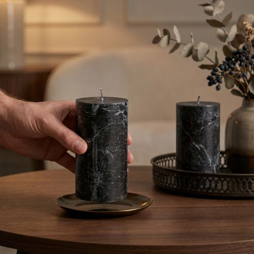 Zwarte pilaarkaarsen 85×150mm 2 stuks, door en door geverfd, elegant voor decoratie en sfeer | Floristik24.nl