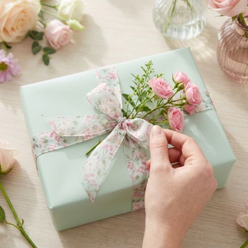 Artikel Cadeaulint met bloemenmotief voor een elegante cadeauverpakking, 15 meter