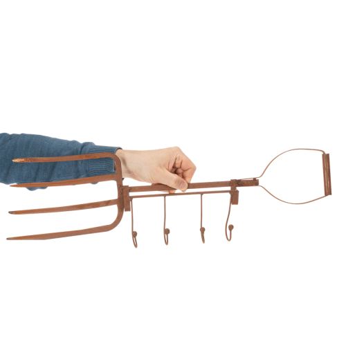 Roestige metalen haakrail, decoratieve hooivork, tuindecoratie, 4 haken, 62 cm | Floristik24.nl