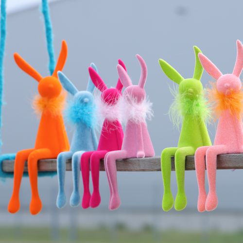 Artikel Paashaasje als decoratie op een plank, zittend paashaasje beeldje voor Pasen en de lente, 27 cm, 2 stuks