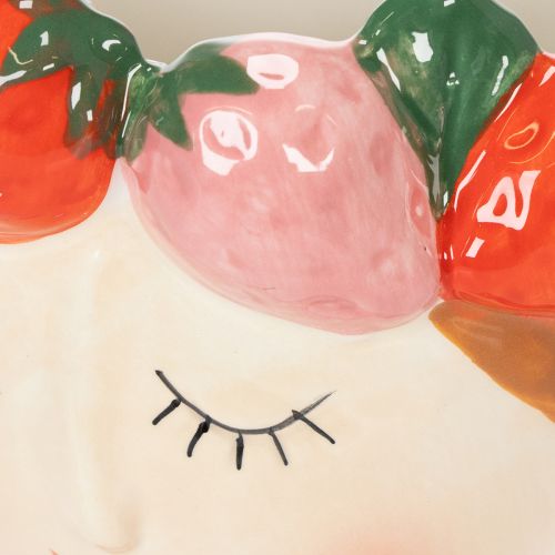 Artikel Meisjesgezicht in een bloempot met slapende aardbeien, decoratie voor de woonkamer, lente, 13 cm