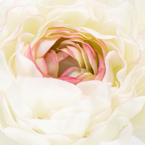 Artikel Kunstmatige ranunculus met delicate bloesems voor stijlvolle en onderhoudsvriendelijke decoratie, 51 cm, 3 stuks.