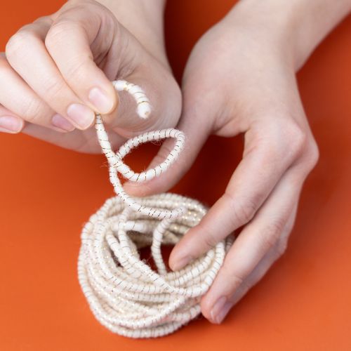 Artikel Wit wollen koord met gouden draad, 5 m x 5 mm, met draad voor decoratie en knutselen.