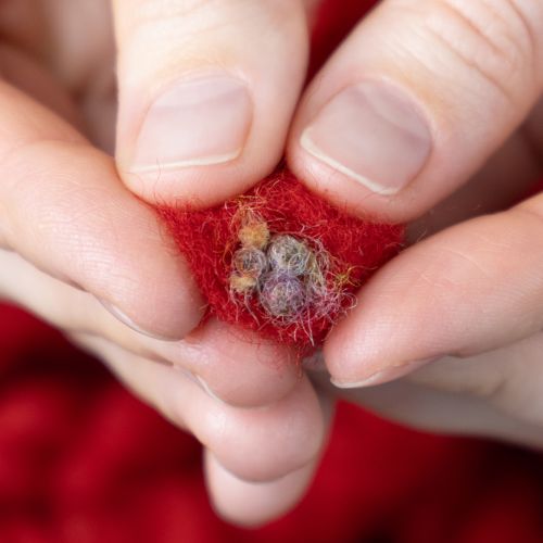 Artikel Pluizig Mirabell wollen koord met jute, rood, 25 m