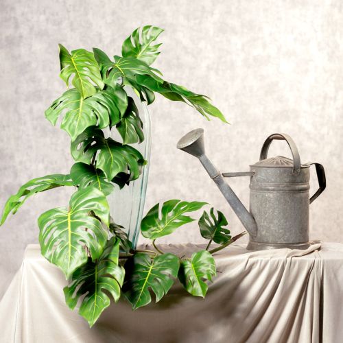 Artikel Kunstmatige Monstera met groot blad voor stijlvolle accenten in de woonkamer, 120 cm.