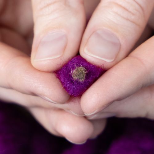 Artikel Pluizig Mirabell wollen koord, paars, 25 meter, decoratief lint voor bloemschikken en knutselen.