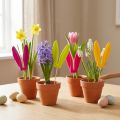 Paasdecoratie met konijnenoortjes op een stokje, versierd met fluweel, ook te gebruiken als sfeervolle bloemprikkers (31 cm, 4 stuks). | Floristik24.nl