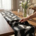 Tafelloper met verenpatroon 30 x 500 cm | Floristik24.nl