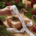 Cadeaulint kerstsneeuwman rood wit 25mm 15m | Floristik24.nl