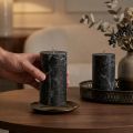 Zwarte pilaarkaarsen 85×150mm 2 stuks, door en door geverfd, elegant voor decoratie en sfeer | Floristik24.nl