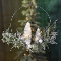 Floristik24 Verlichte krans met dennenbomen en ballen, Advent, winterdecoratie om op te hangen, LED-decoratiering zilver B45cm Ø30cm
