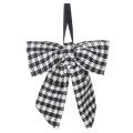 Stoffen strik met broche en